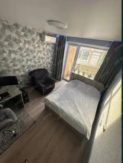 Затишна трикімнатна квартира на Алмазному