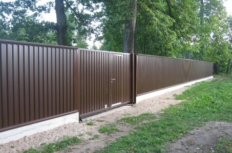 Забор из профнастила с установкой под ключ в Запорожье