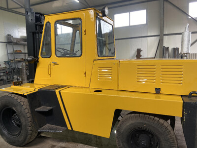 Продам львовский погрузчик  дизельный 5-7т после кап,ремонта.Продам запчасти к львовскому погрузчику