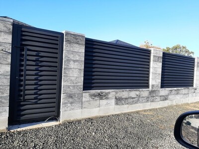 Паркани, забори, огорожі