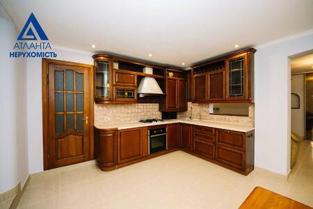 Продам 5-к квартиру Луцьк, Луцьк, Короленка, 6