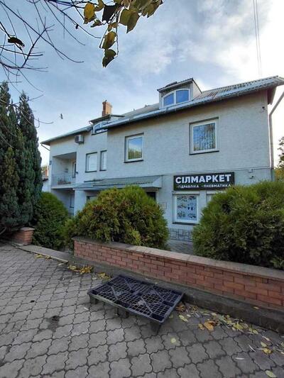 Продам 9-к дом Луцк, Луцк, Офіцерська, 23а