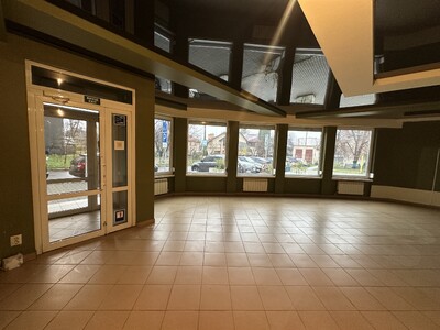 Оренда приміщення в центрі міста біля готелю "Україна"