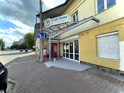 Продаж комерційного приміщення із власною земельною ділянкою по вул. Рівненська!