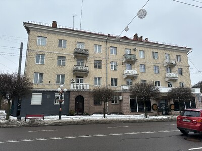 Оренда фасадного приміщення по пр. Волі!