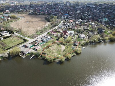 Продам об'єкти нерухомості з прилеглою земельною ділянкою на березі ставу у м. Луцьку