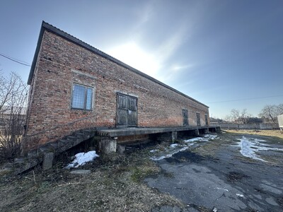 Оренда складу з рампою у місті