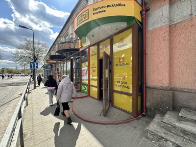 Оренда фасадного приміщення по вул.Сенаторки Левчанівської!