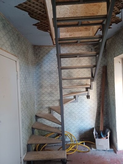 Виготовляю між поверхові сходи.