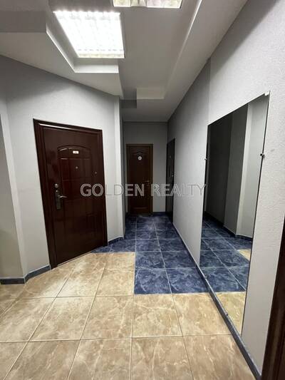 Продаж цілого поверху 165 м2 з офісами у бізнес-центрі в самому центрі міста