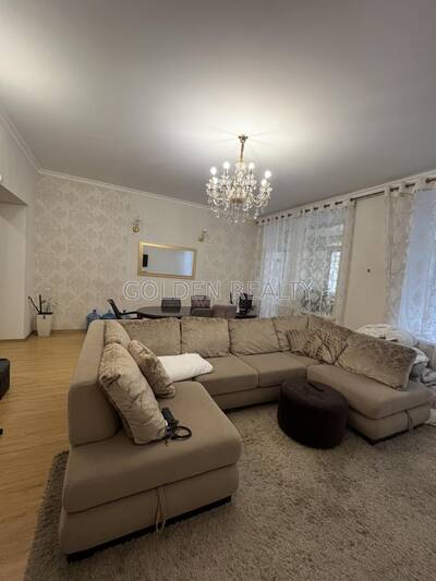 Продаж 3-кімнатної квартири з ремонтом у центрі | вул. М. Кропивницького