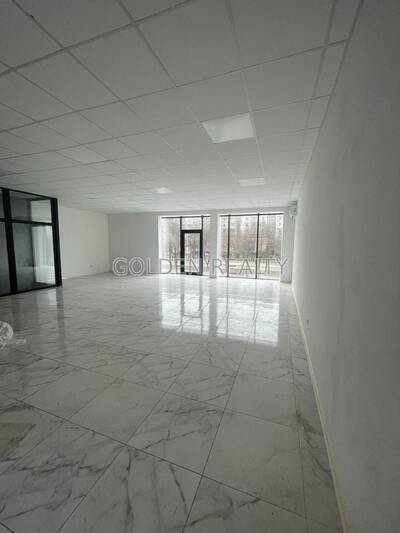 Оренда приміщення 90 м² з панорамними вікнами, пр. Центральний/Садова