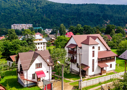 Продаж діючої бази відпочинку 1000кв м Яремче