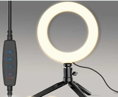 Якісна кільцева лампа діаметром 16 см, підійде для фотосесій в якості освітлення!