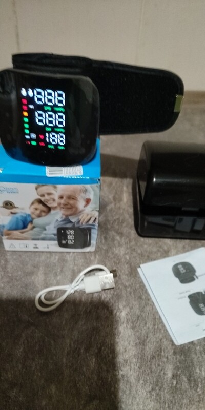 Автоматичний тонометр із голосовим супроводом, пам'ять до ста вимірів!