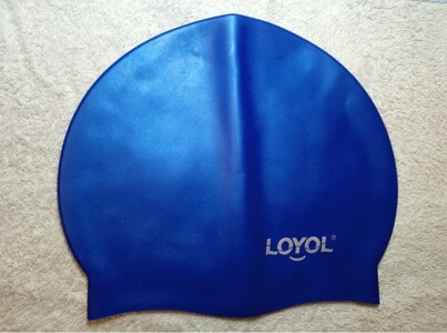 Плавальна шапочка Loyol в хорошому стані!