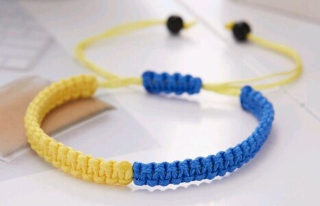 Патріотичний жовто-синій браслет ручної роботи!