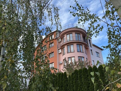 Продаж трикімнатної квартири в будинку клубного типу