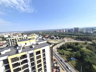 Видовий 3 кімнатний пентхаус в центральній частині. Зданий ЖК