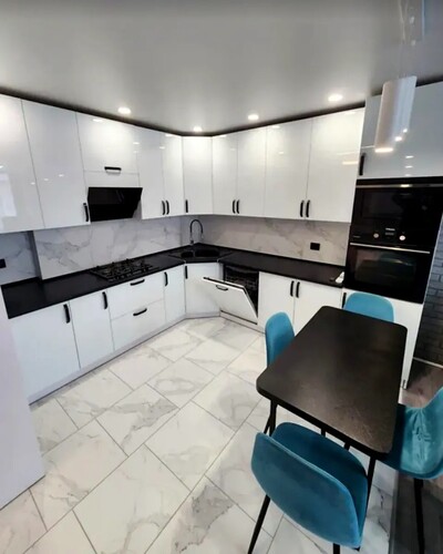 Продається простора квартира у новобудові на проспекті Злуки.