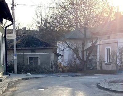 Продається земельна ділянка з будинком по вул. Липова.