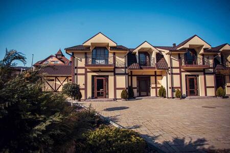 Продам 3-к таунхаус Свалявский, Поляна, Курортная