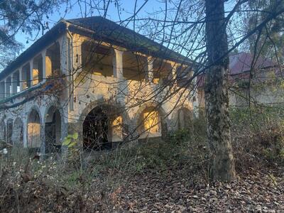 Продаж будівлі 390,5 кв.м. під будь-який бізнес  в центр. парку Чопа