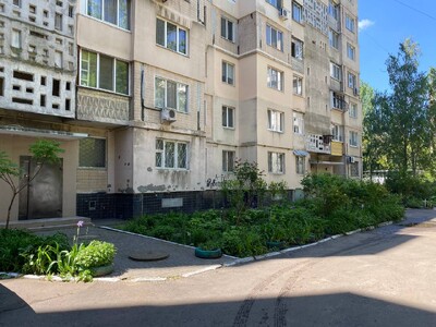 Продам 2 к. кв на 3 пов. біля Кримського бульвару! Газ !