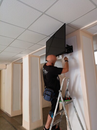 Домашний мастер Одесса, муж на час, электрик, монтаж телевизора на стену