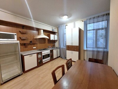 Екатерининская пл.: сдам просторную 2к квартиру в историческом центре!