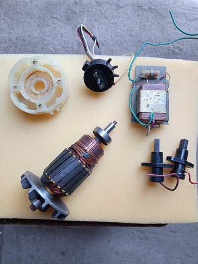 продаю детали от кухонного комбайна Мрия бу в хорошем состоянии,