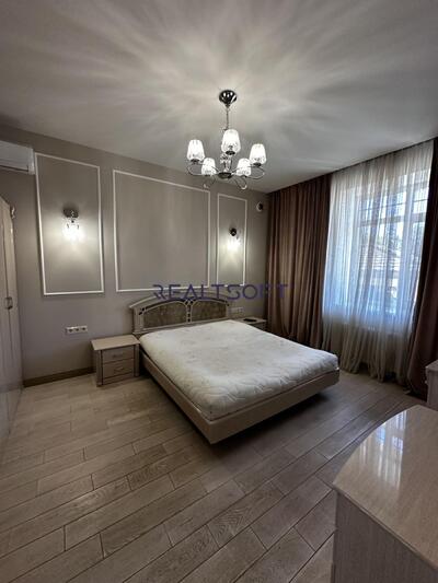 Довгострокова оренда будинку в Совіньйоні, 280 м², 10 соток