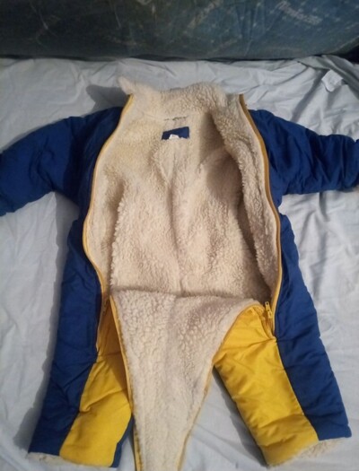Продам зимний комбинезон на мальчика  рост 86 см