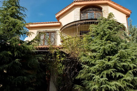 Код: 1906. Трехэтажный дом на 12-й станции Б. Фонтана.