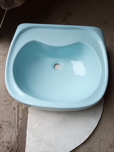 Продаю керамическую раковину голубого цвета,