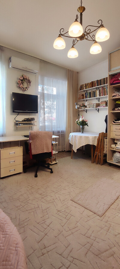 Продається 2-кімнатна квартира в Одесі з АГВ, Приморський район