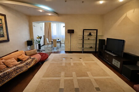 Код: 2637. Двухуровневая квартира в престижном районе города, на проспекте Шевченко.