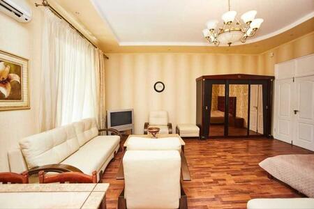 Сдам долгосрочно 1-к квартиру Одесса, Приморский, Театральный переулок, 12