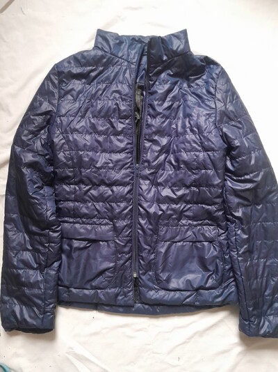 Продам женскую куртку весна - осень, размер S.