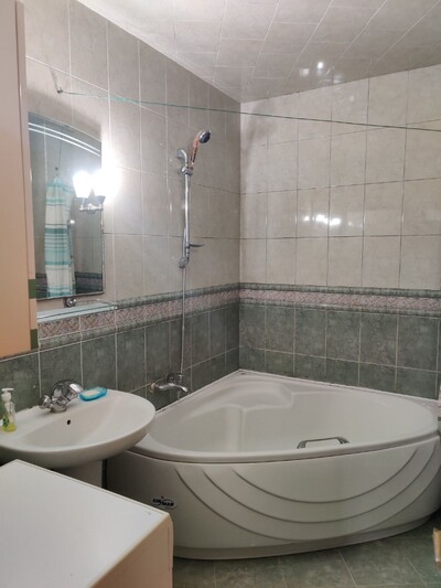 Пос. Котовского, 3-х комн. 77 кв.м., 3 лоджии. Современный ремонт.