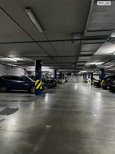Крытый паркинг Мукачевский переулок центр города.