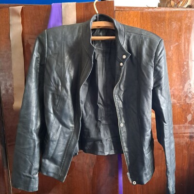 Куртки кожаные женские