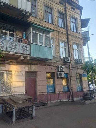Продам 1-кімнатну квартиру в гарному стані!