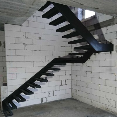 СХОДИ будь - якої складності на металевому каркасі