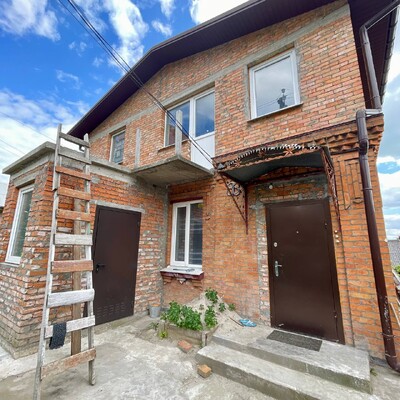 Продам частину будинку в місті