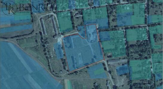 Продаж: Колишня ферма, корівники