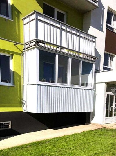 Балкони. Вікна. Двері. Балконний вихід.