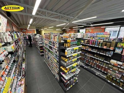 Стелажі металеві для магазинів. Торговельне обладнання для одягу.