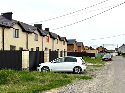 Весняний пров. таунхаус - 4 кімнати, кухня, 2 санвузла, ділянка велика