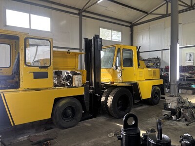 Продам львовский погрузчик  дизельный 5-7т после кап,ремонта.Продам запчасти к львовскому погрузчику